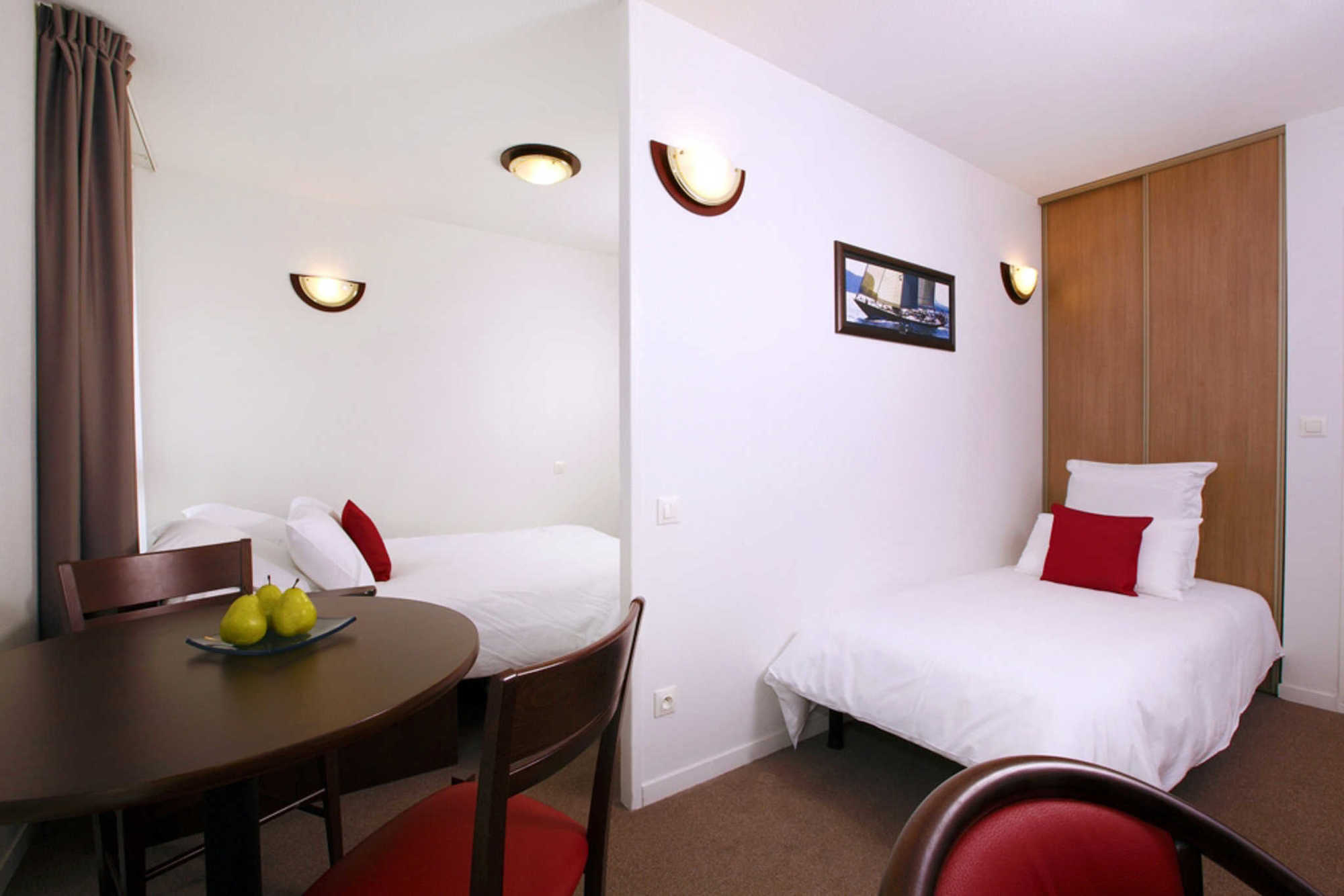 Comfort Suites Pau Idron Rum bild