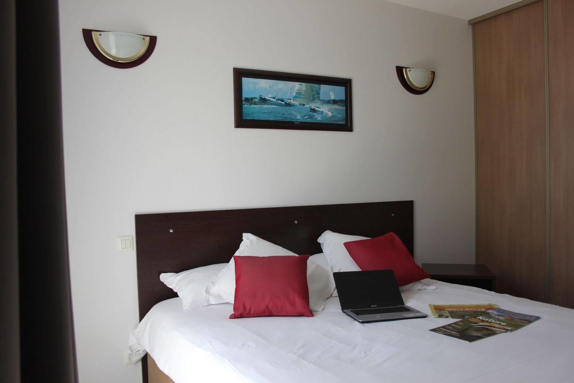 Comfort Suites Pau Idron Exteriör bild